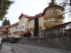 LÃ¡zeÅskÃ½ lÃ©ÄebnÃ½ dÅ¯m LuhaÄovice Praha - vstup