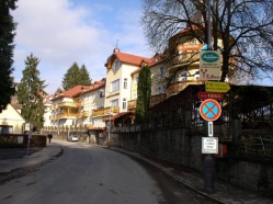 LÃ¡zeÅskÃ½ lÃ©ÄebnÃ½ dÅ¯m LuhaÄovice Praha - vstup